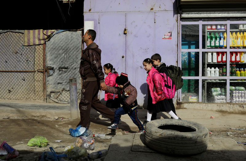 © Reuters. الخوف يهيمن على الفلسطينيين في العراق بعدما فقدوا امتيازات عهد صدام