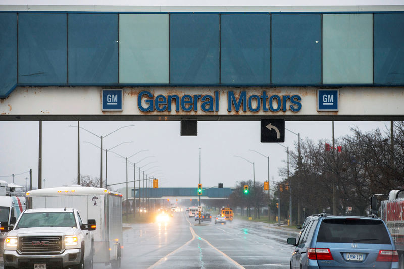 © Reuters. FILE PHOTO: The General Motors assembly plant in Oshawa