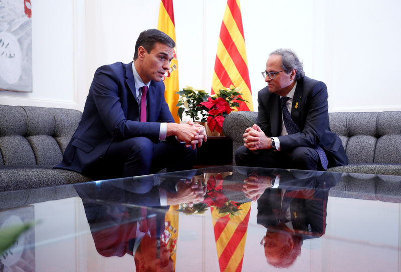 © Reuters. El presidente español Pedro Sánchez se reúne con el president de la Generalitat Quim Torra en el Palacio de Pedralbes