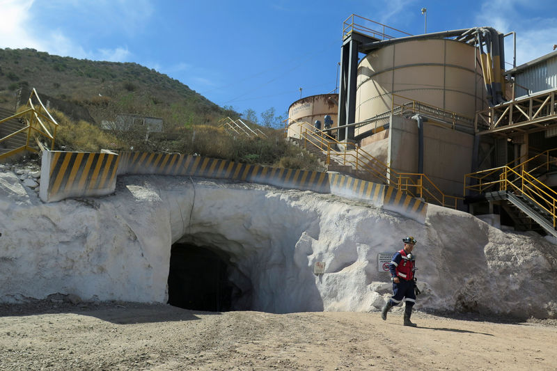 © Reuters. FILE PHOTO:  A miner walks near the entrance to a tunnel of the Parrilla silver mine, in San Jose de La Parrilla, in Durango state