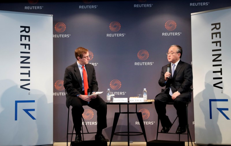 © Reuters. Japan's Vice Finance Minister Shigeaki Okamoto talks with Reuters Japan Bureau Chief William Mallard during a Reuters Newsmaker event in Tokyo