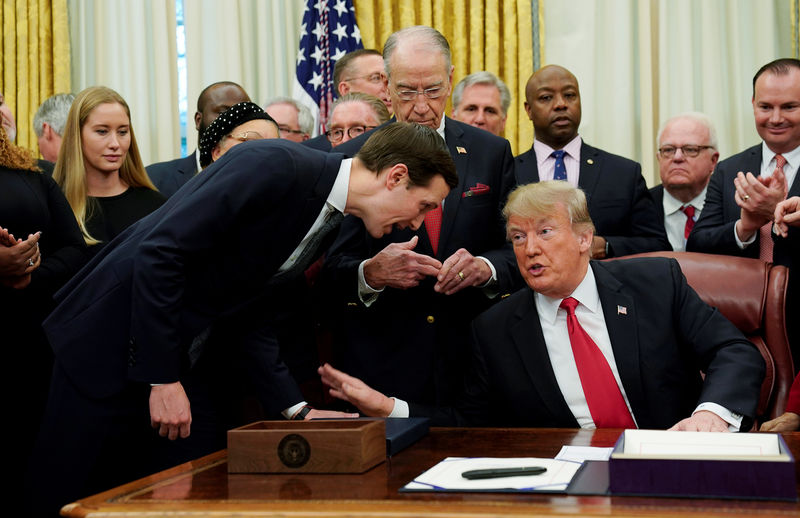 © Reuters. White House advisor Kushner speaks with U.S. President Trump during bill signing ceremony at White House in Washington