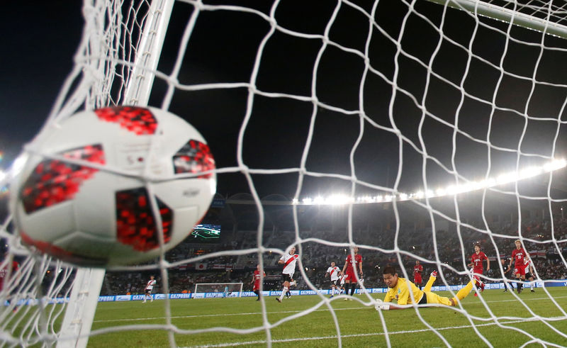 © Reuters. ريفر يسحق كاشيما وينال المركز الثالث في كأس العالم للأندية