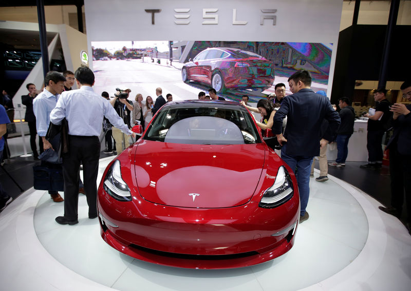 © Reuters. A Tesla Model 3 car is displayed during a media preview at the Auto China 2018 motor show in Beijing