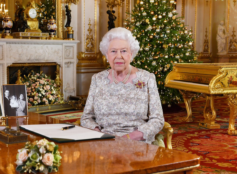 © Reuters. Britain's Queen Elizabeth poses, after recording her annual Christmas Day message in the White Drawing Room of Buckingham Palace, in central London