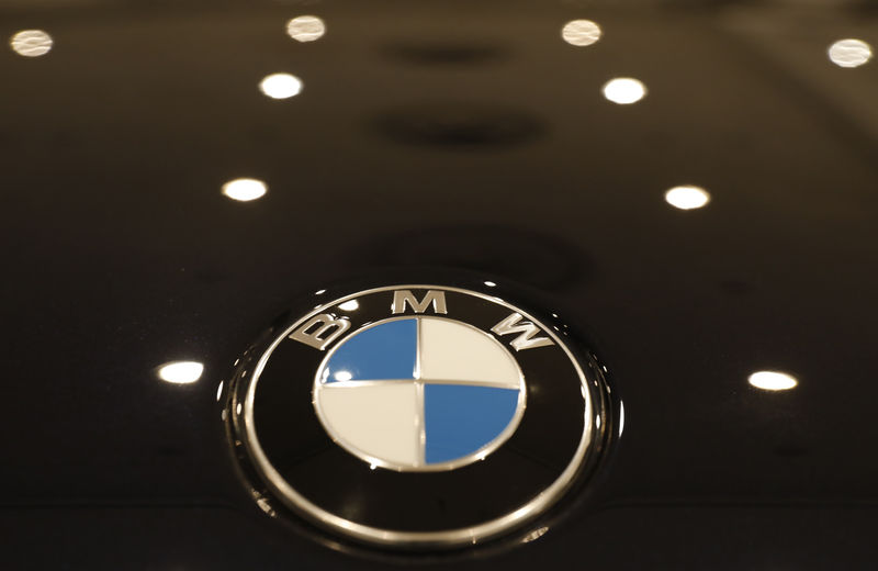 © Reuters. The BMW logo is seen on a vehicle at the New York Auto Show in New York