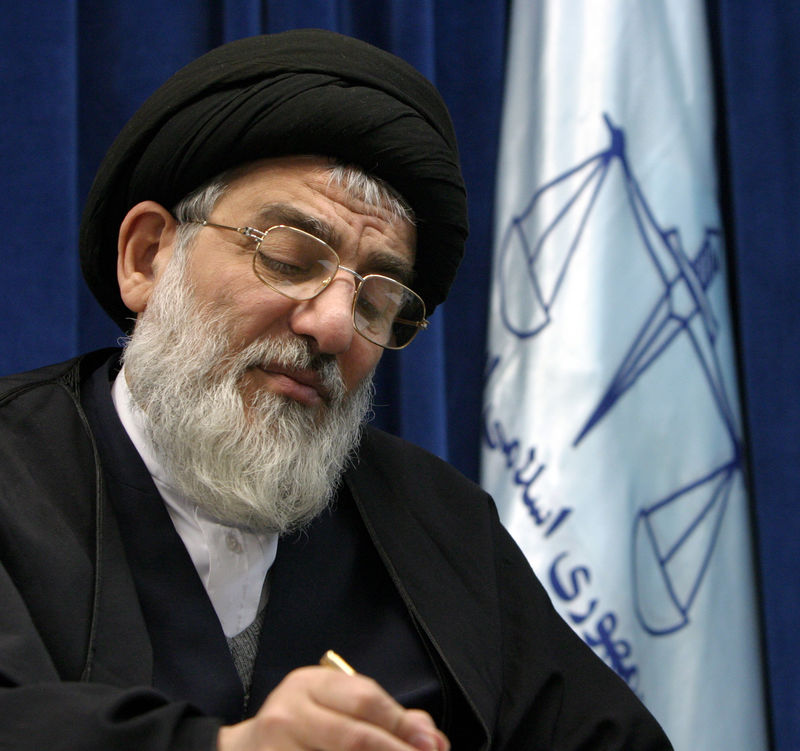 © Reuters. وفاة رجل الدين الإيراني البارز شاهرودي