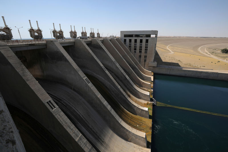 © Reuters. A view shows part of Tabqa Dam on the Euphrates river, near Raqqa