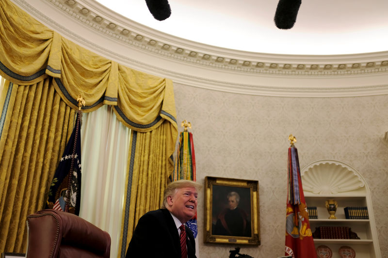 © Reuters. U.S. President Donald Trump speaks with reporters after holding a video call with U.S. military service members in the Oval Office on Christmas morning in Washington