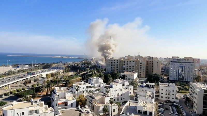 © Reuters. الدولة الإسلامية تعلن المسؤولية عن الهجوم على وزارة الخارجية الليبية