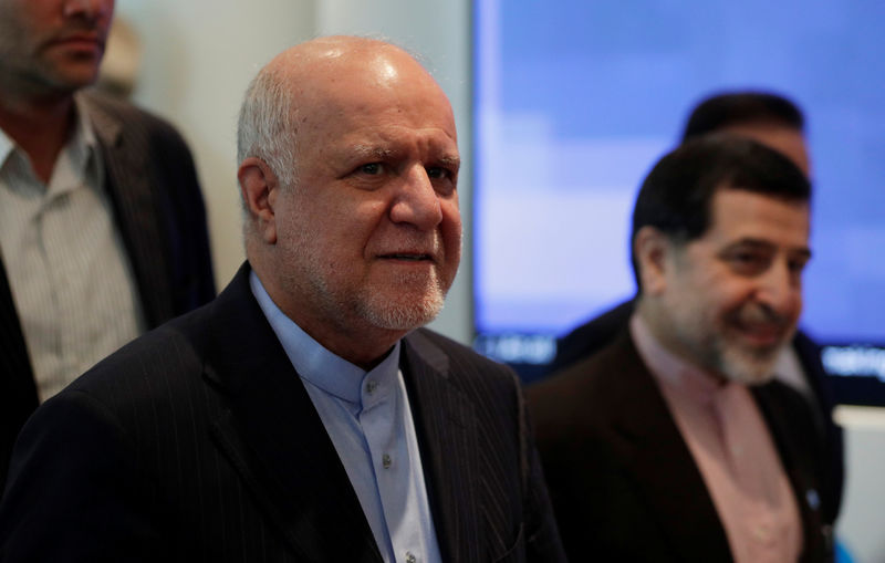 © Reuters. FILE PHOTO:  Iran's Oil Minister Zanganeh arrives for an OPEC meeting in Vienna