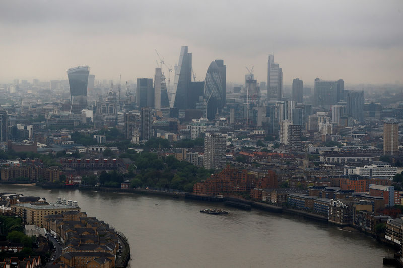 © Reuters. The City of London is seen from Canary Wharf