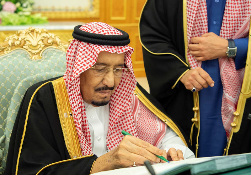 © Reuters. العاهل السعودي يجري تعديلا وزاريا ويعين وزيرا جديدا للخارجية