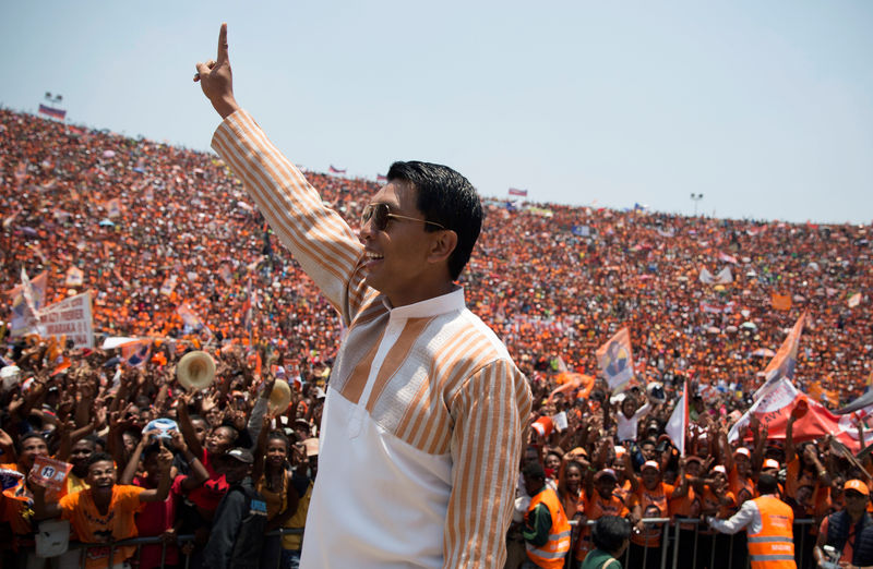 © Reuters. مفوضية الانتخابات في مدغشقر تعلن فوز راجولينا بالرئاسة