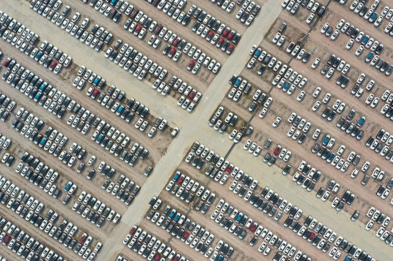 © Reuters. Nissan cars are seen at a storage area in Guangzhou, Guangdong