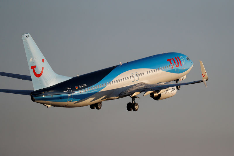 © Reuters. A TUI airplane takes off from the airport in Palma de Mallorca