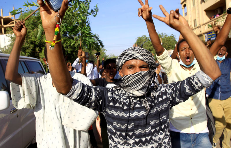 © Reuters. اعتقال تسعة من قادة المعارضة السودانية قبيل احتجاجات