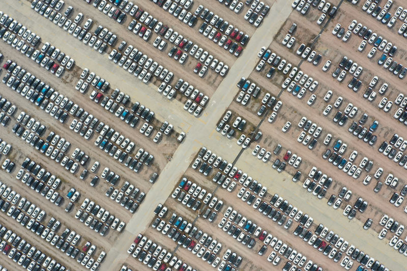 © Reuters. Carros da Nissan são vistos em uma área de depósito em Guangzhou, Guangdong