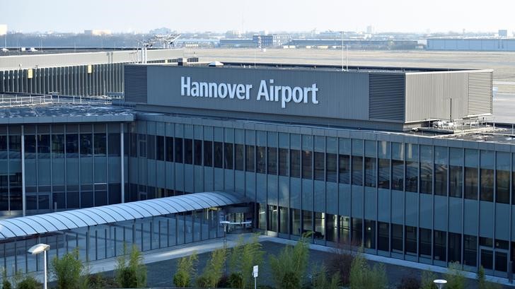 © Reuters. Imagen de archivo de la entrada del Aeropuerto de Hannover