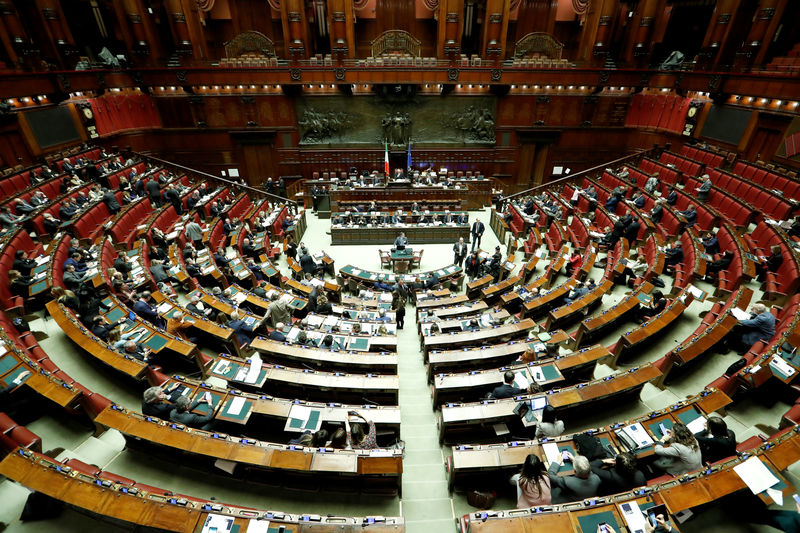 © Reuters. Vista general de la Cámara de Diputados del parlamento italiano antes de la votación final de la ley de presupuesto 2019 en Roma