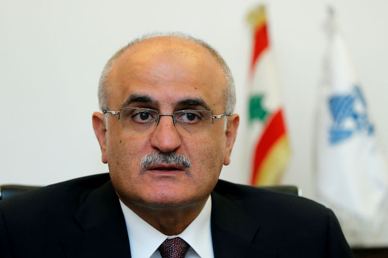 © Reuters. وزير المال في لبنان يحذر من أزمة مالية مع استمرار الجمود السياسي