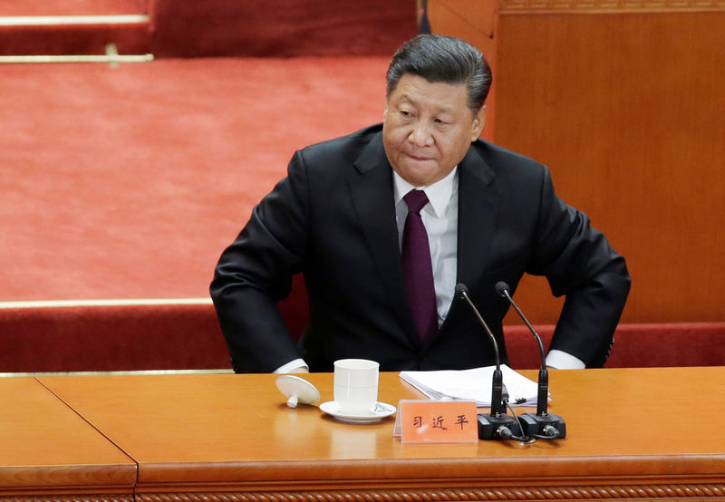 © Reuters. FILE PHOTO: Chinese President Xi Jinping prepares to leave at the end of an event marking the 40th anniversary of China's reform and opening up at the Great Hall of the People in Beijing