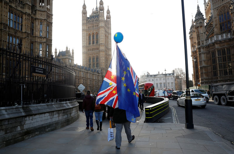 © Reuters. El Brexit empuja a 100.000 británicos a pedir el pasaporte irlandés en 2018