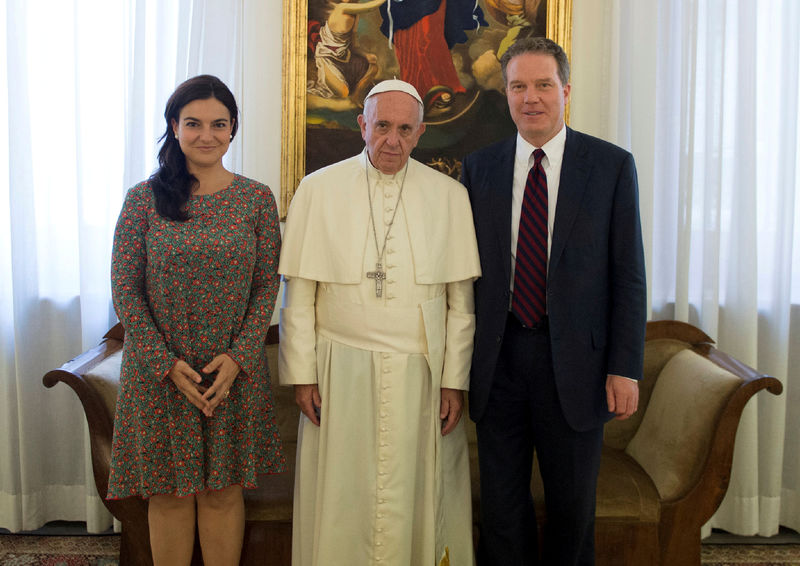 © Reuters. استقالة المتحدث باسم الفاتيكان ومساعدته بشكل مفاجئ