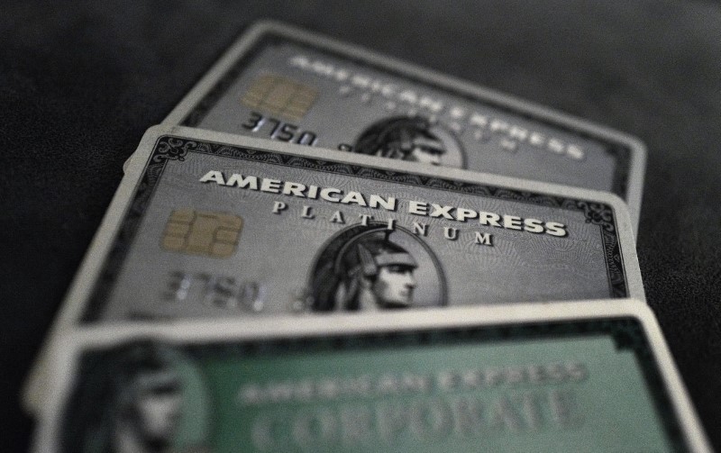 © Reuters. FILE PHOTO:  Credit cards of American Express are photographed in this illustration picture at an office in Frankfurt