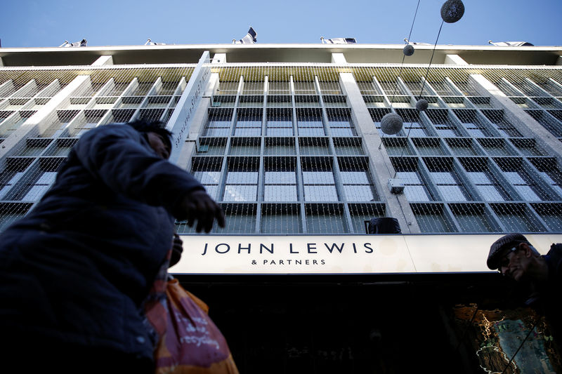 © Reuters. Shoppers walk past the John Lewis department store on Oxford Street in London