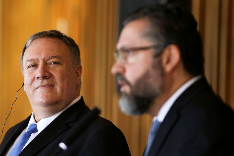 © Reuters. Pompeo discute sobre la situación de Venezuela con el nuevo gobierno de Brasil