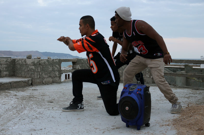 © Reuters. راقصو الهيب هوب في اليمن ممنوعون من الرقص رغم رحيل القاعدة