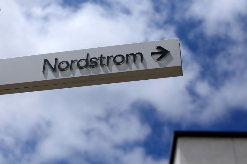 © Reuters. FILE PHOTO:  A sign directs shoppers to a Nordstrom store at a shopping mall in La Jolla