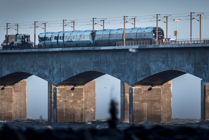 © Reuters. ارتفاع عدد قتلى حادث قطار الدنمرك إلى ثمانية