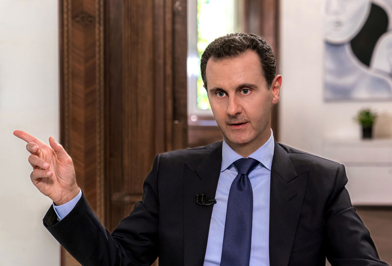 © Reuters. وزير خارجية بريطانيا: الأسد سيبقى لبعض الوقت للأسف