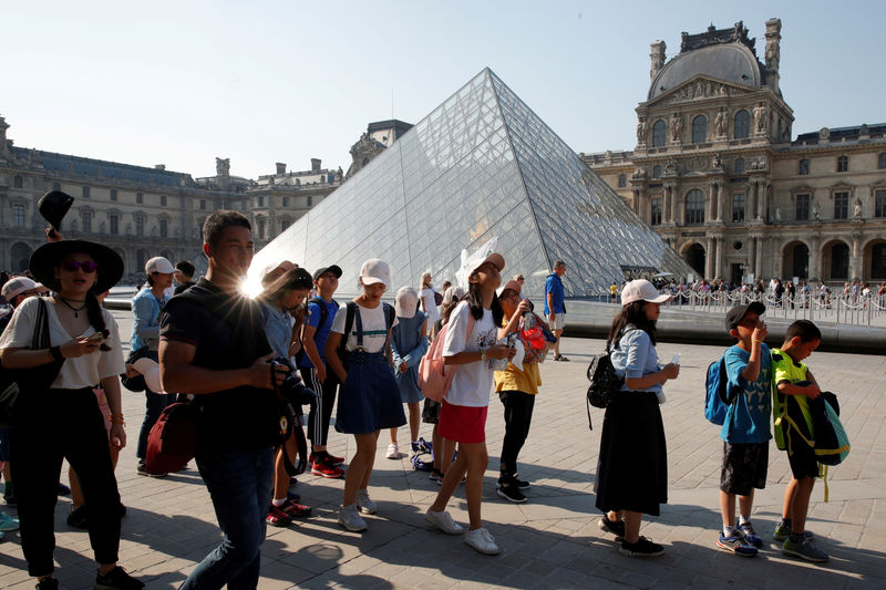 © Reuters. Un vídeo de Beyonce y Jay-Z ayuda a que el Louvre bata récord de visitas en 2018