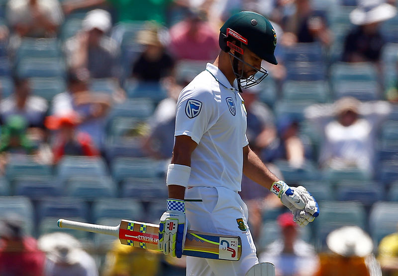 © Reuters. Cricket - Australia v South Africa - First Test cricket match