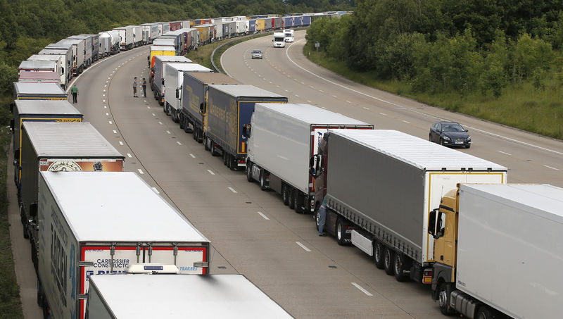 © Reuters. FILE PHOTO -  Lorries are backed up on the M20 motorway which leads from London to the Channel Tunnel terminal at Ashford and the Ferry Terminal at Dover