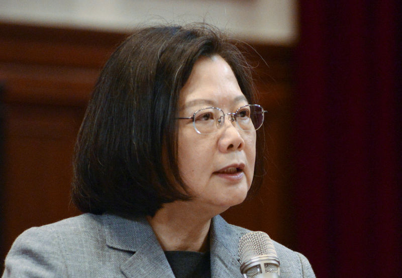 © Reuters. Taiwan's President Tsai Ing-wen speaks during the news conference in Taipei