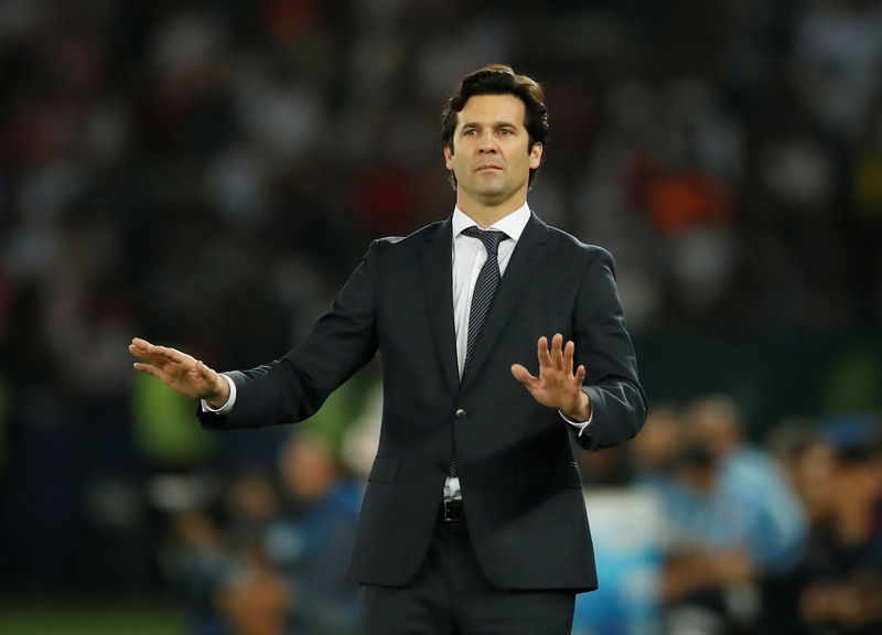 © Reuters. Solari se muestra contento con progresos del Real Madrid pese a ventaja del Barcelona en Liga