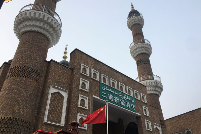 © Reuters. في جولة صحفية.. الصين تقول إن وتيرة "توعية" المسلمين في شينجيانغ ستتباطأ
