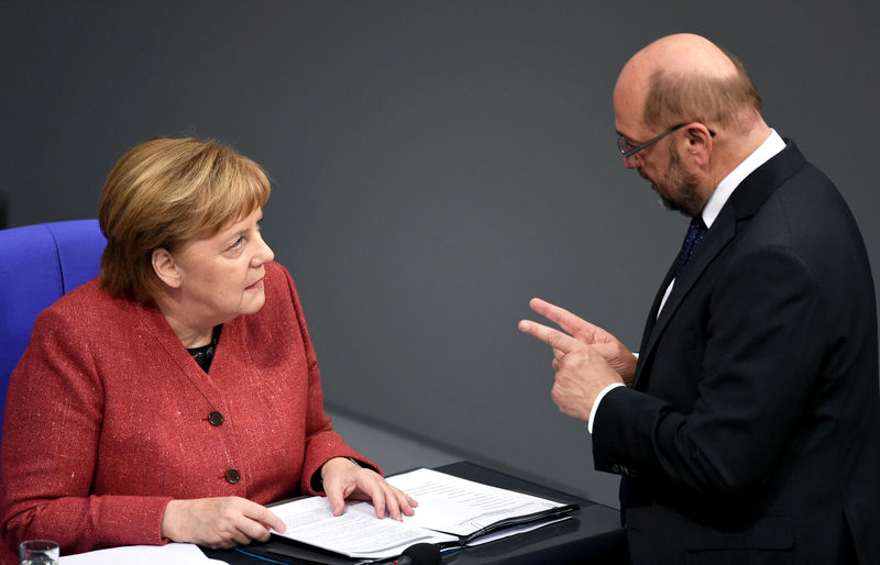 © Reuters. El socio de la coalición de Merkel pide respuestas sobre la filtración de datos