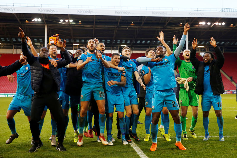© Reuters. بارنت وأولدهام يحققان أبرز مفاجآت كأس الاتحاد الإنجليزي
