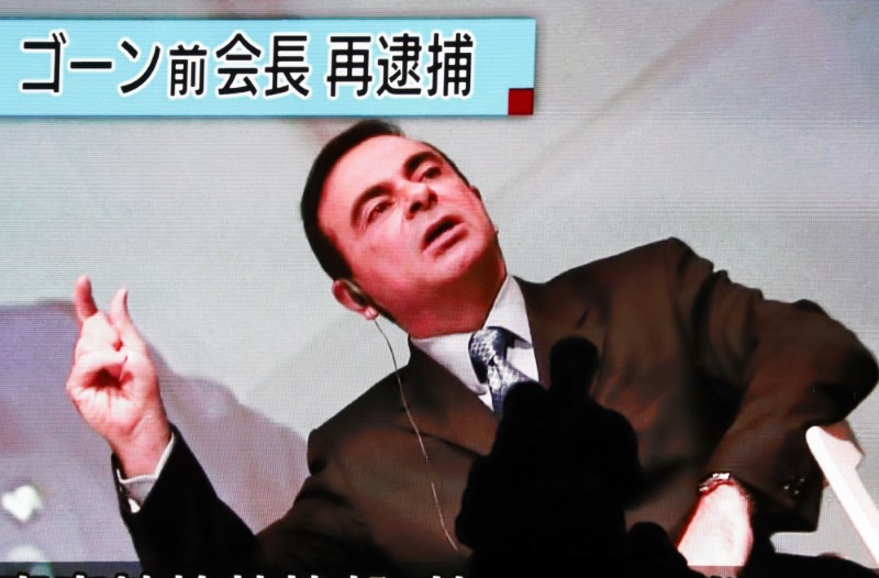 © Reuters. TV reporting Carlos Ghosn scandal in Japan