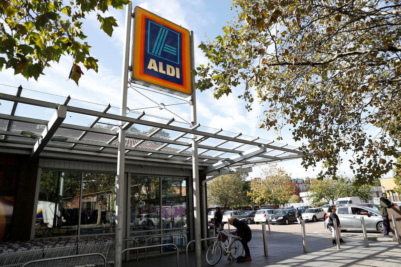 © Reuters. FILE PHOTO: An Aldi superstore is seen in London