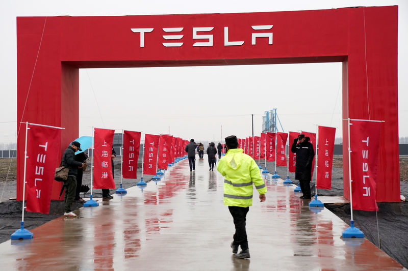 © Reuters. A Tesla logo is seen at a groundbreaking ceremony of Tesla Shanghai Gigafactory in Shanghai
