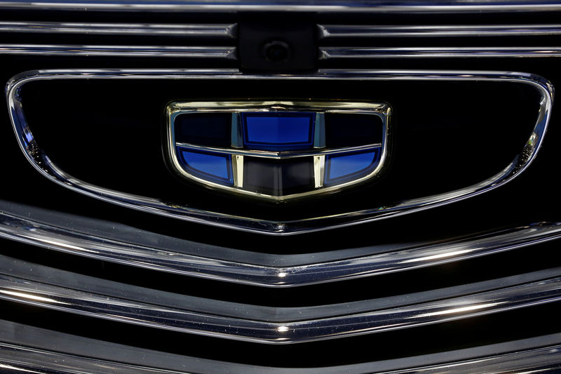 © Reuters. FILE PHOTO: Geely automobile maker logo at the IEEV New Energy Vehicles Exhibition in Beijing