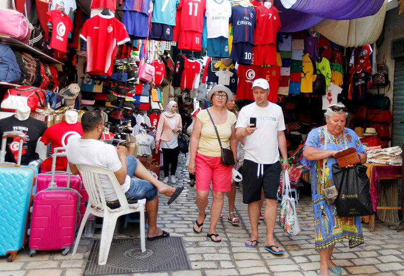 © Reuters. إيرادات السياحة في تونس تقفز 45% مع عدد قياسي للزائرين في 2018