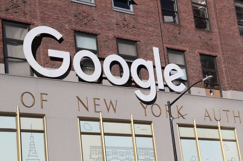 © Reuters. Google signage is seen at the Google headquarters in the Manhattan borough of New York City, New York