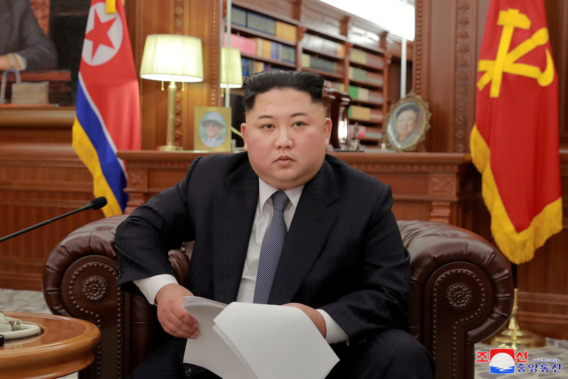 © Reuters. صحيفة: زعيم كوريا الشمالية يزور الصين لعقد رابع قمة مع رئيسها